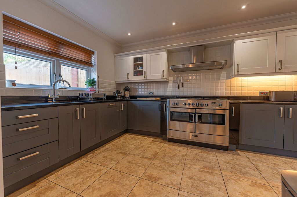 Property photo 2 of 66