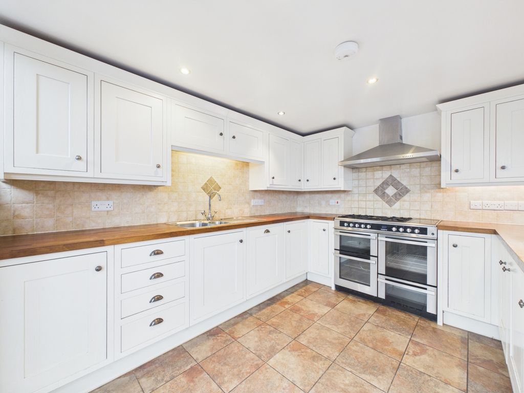 Property photo 2 of 19 Cam01791G0-Pr0215-Still007