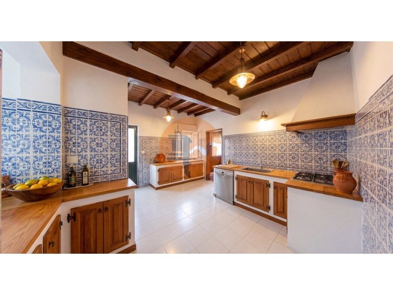 Property photo 2 of 28