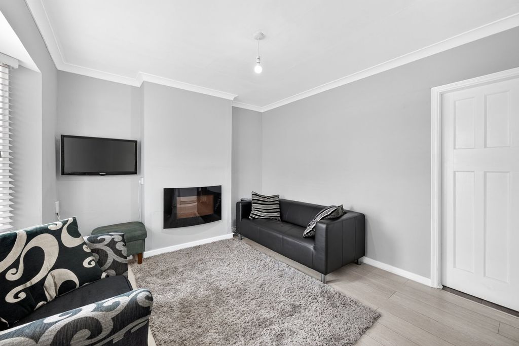 Property photo 3 of 36
