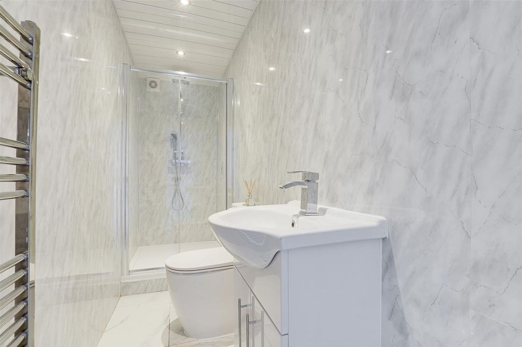 Property photo 3 of 35