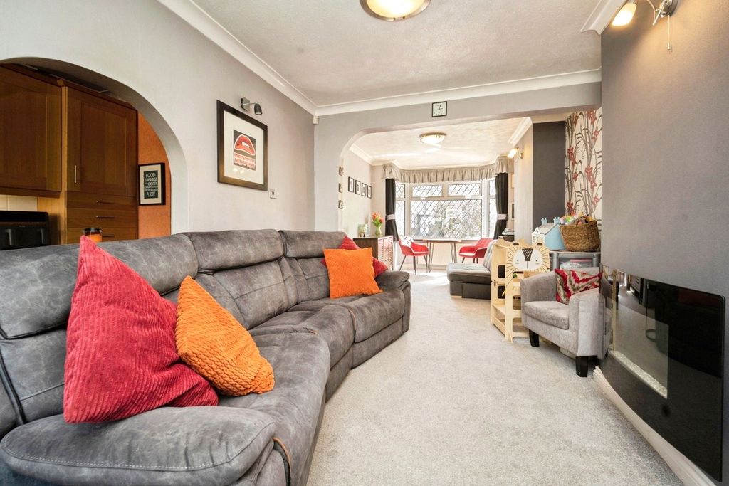 Property photo 2 of 35 Pbox-Img.Jpg