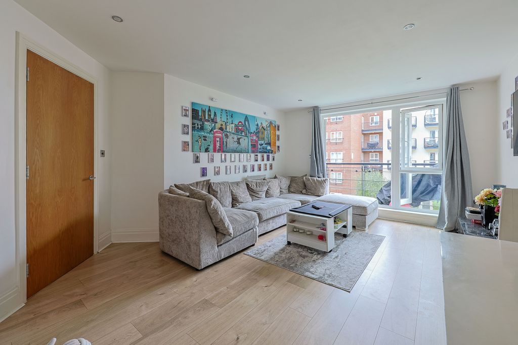 Property photo 1 of 29 Falmouth House, Royal Quarters Kingston Kt2