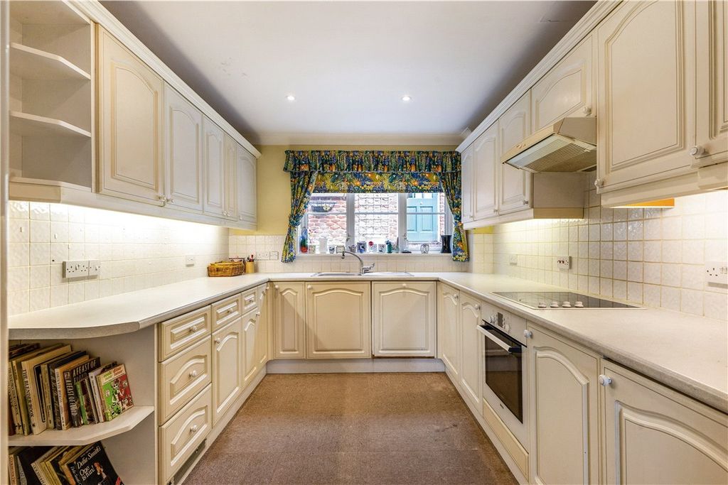 Property photo 3 of 22 Kitchen