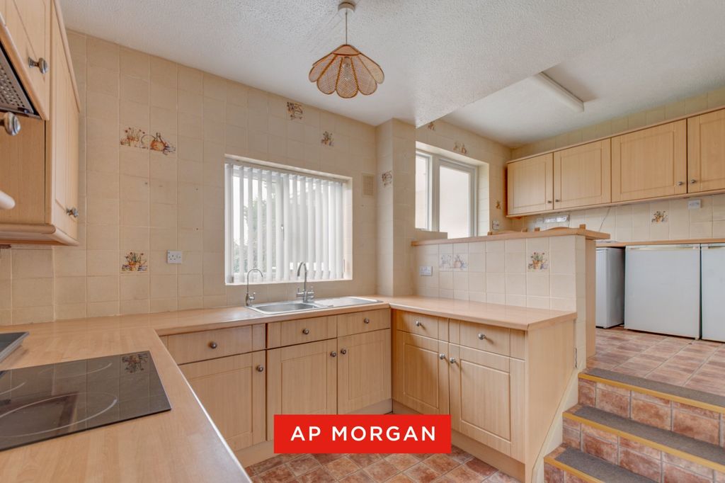 Property photo 3 of 16 Picture No. 28