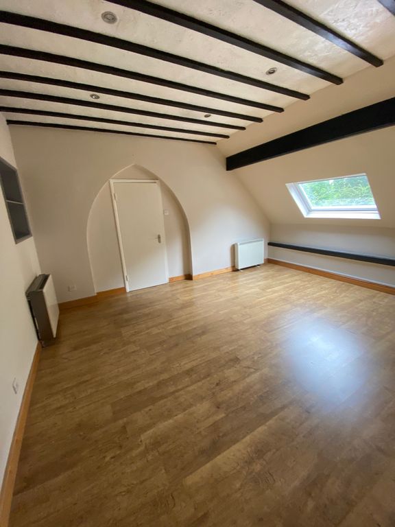Property photo 2 of 21 Top Floor Flat With Vaulted Ceiling