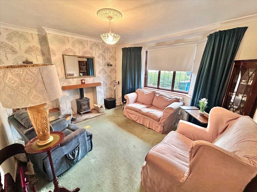 Property photo 3 of 27 Lounge