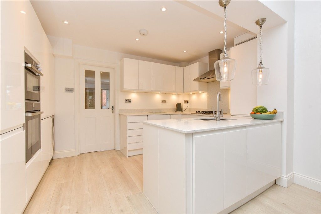 Property photo 3 of 13 Kitchen