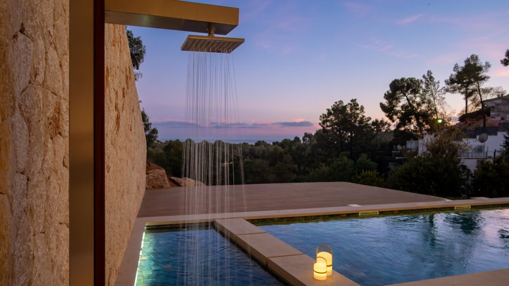 Property photo 3 of 29 76824 Small-5.Jpg