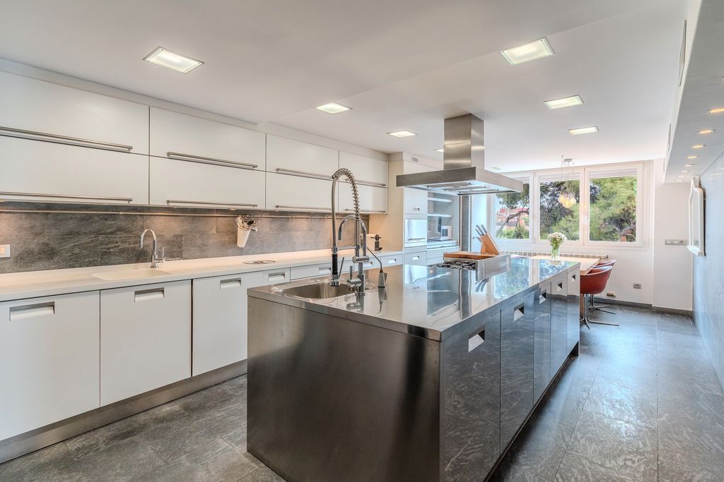 Property photo 3 of 75