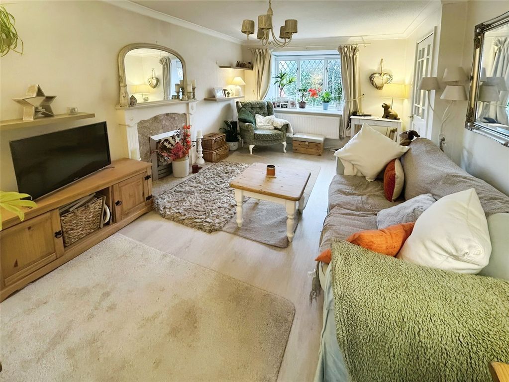 Property photo 2 of 12 Lounge