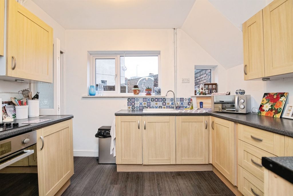 Property photo 3 of 18