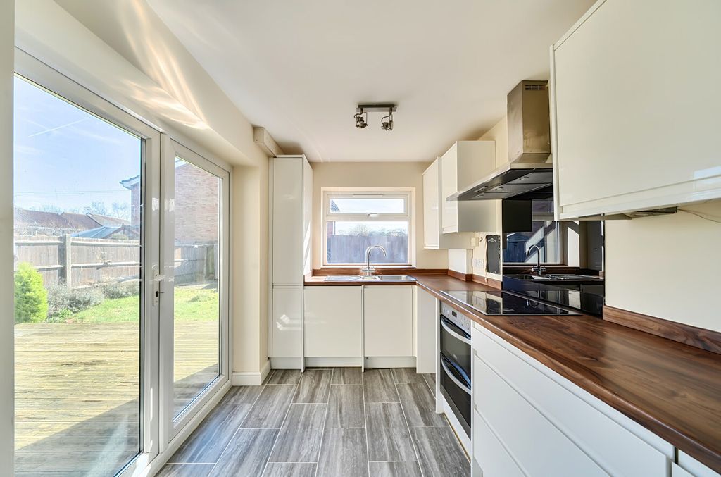 Property photo 3 of 21 1415774-15-69A584...