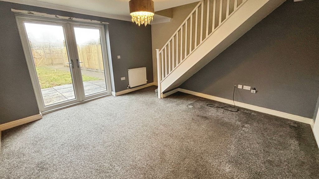 Property photo 3 of 14 Lounge