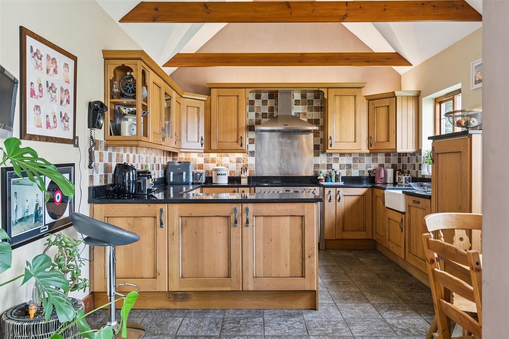 Property photo 3 of 29 Kitchen Breakfast Room