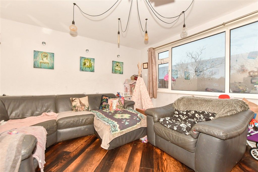 Property photo 1 of 11 Lounge