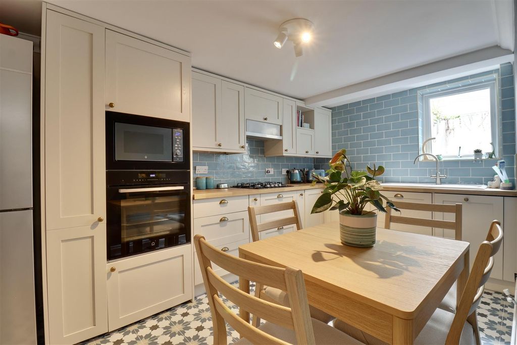 Property photo 1 of 21 7395C006-D8B3-4B4B-B831-26F983921223_1_201_A.Jpeg