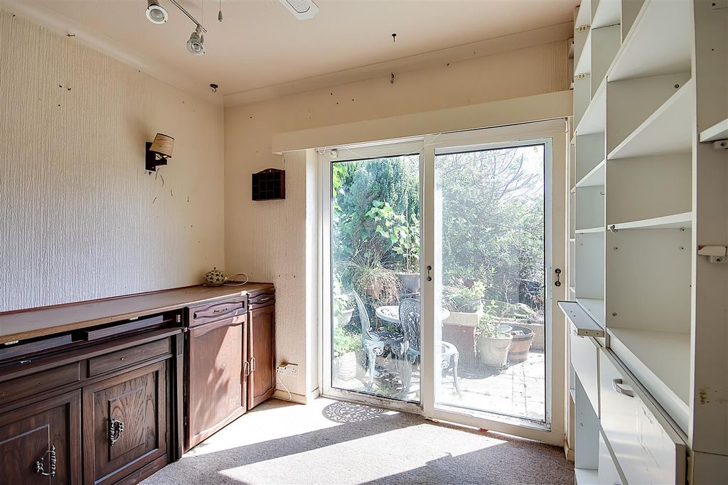 Property photo 3 of 14 Dining Room