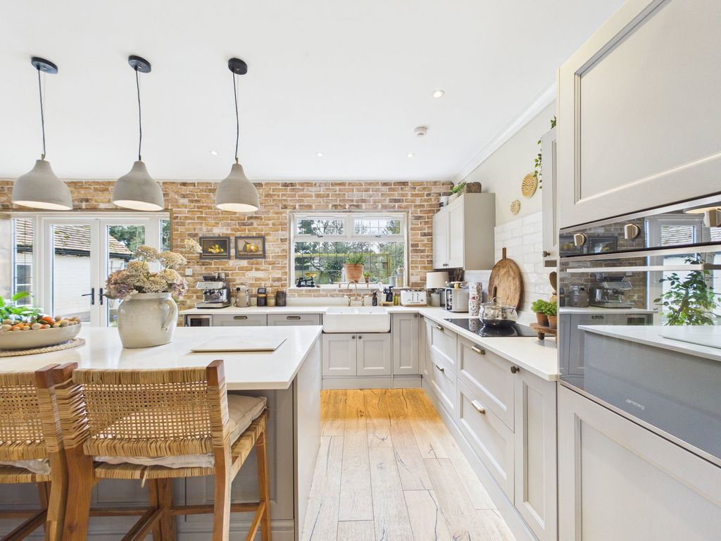 Property photo 3 of 31