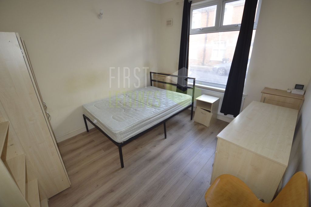 Property photo 2 of 10 Bedroom