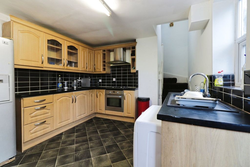 Property photo 3 of 13