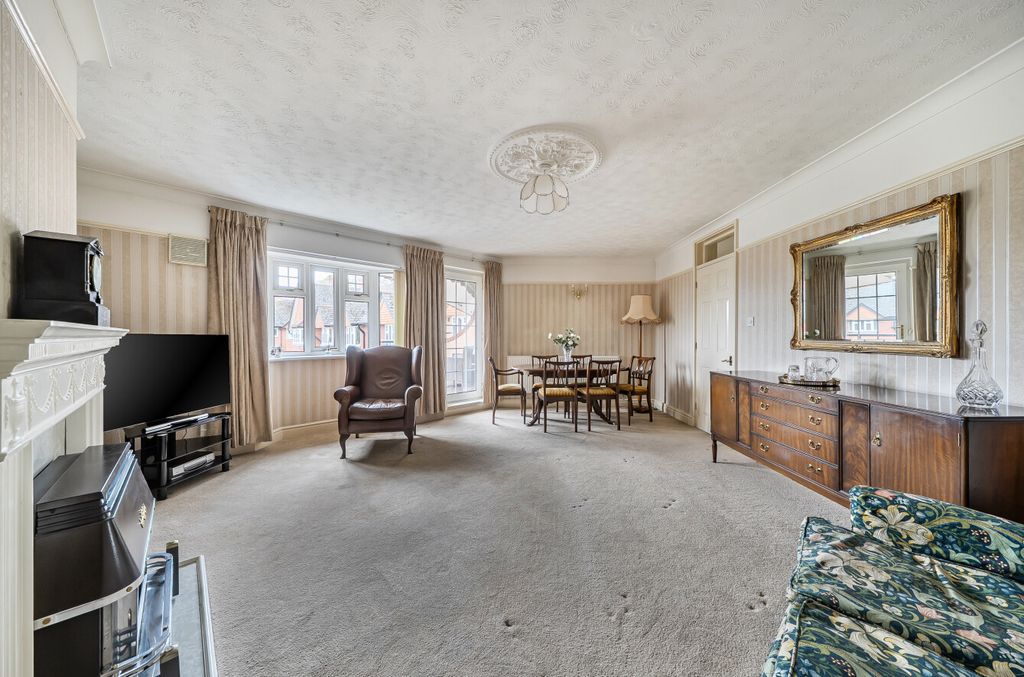 Property photo 3 of 20 1439253-12-69De5E...