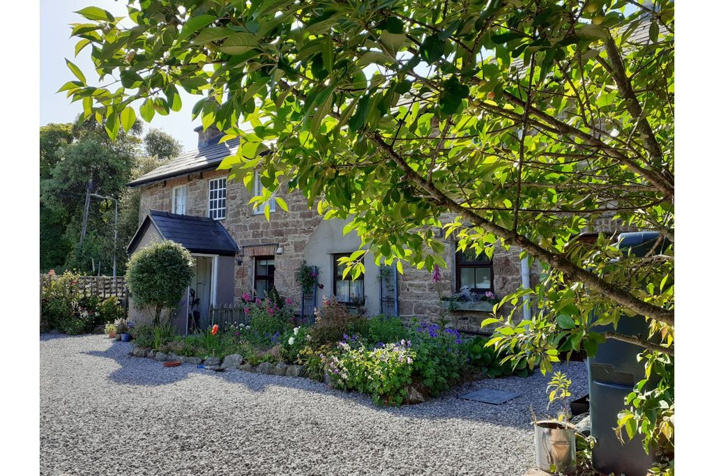Property photo 2 of 12