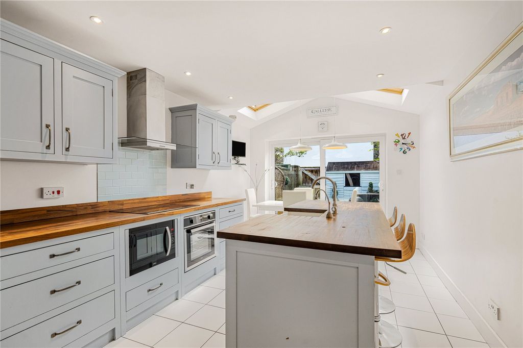 Property photo 2 of 15 Picture No. 34
