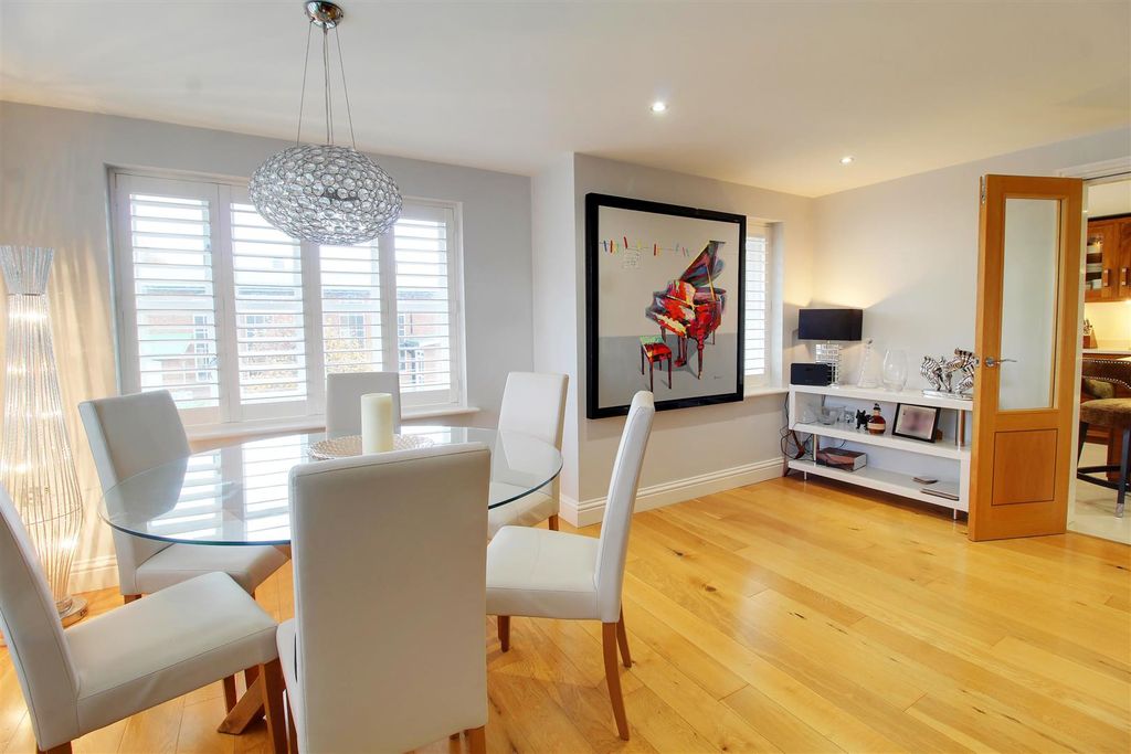 Additional image 11 of 3 bed flat for saleBluebridge Road, Brookmans Park AL9