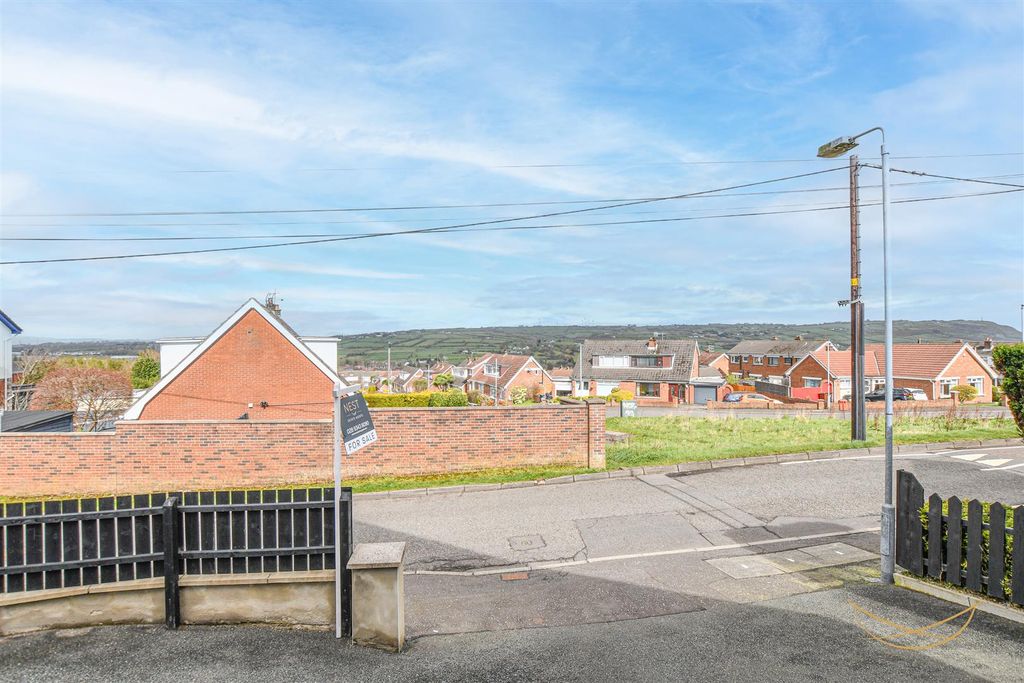 Property photo 3 of 34 Dhp-10.Jpg