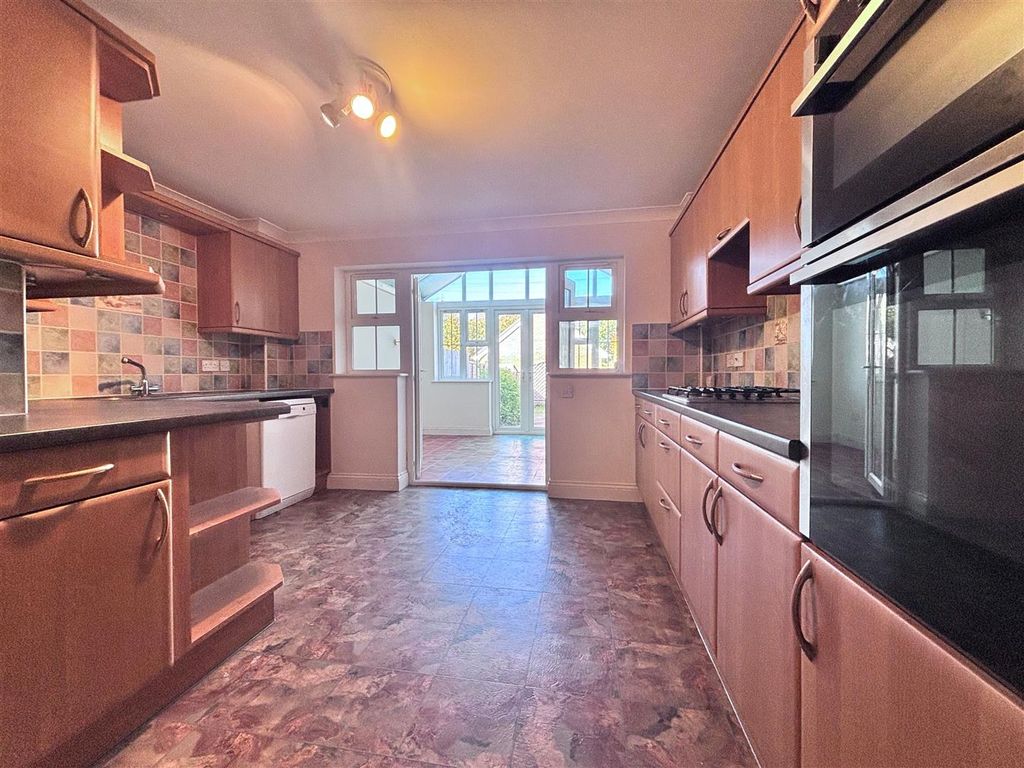 Property photo 3 of 16 Kitchen.Jpg