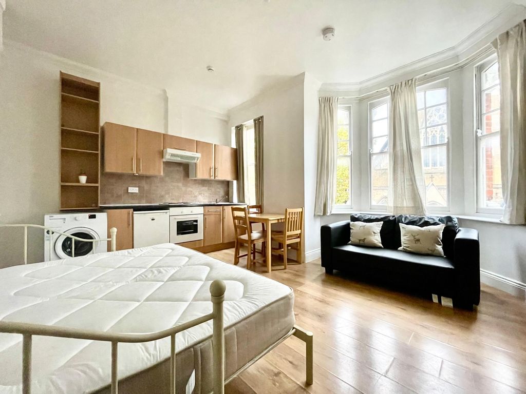 Property photo 1 of 6 Photo 4