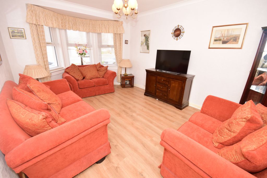 Property photo 2 of 15 Lounge