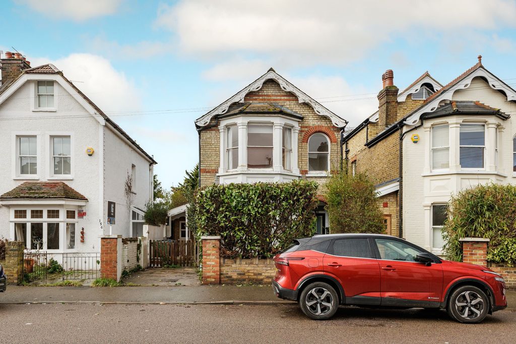 Property photo 1 of 18 Ivy Gate