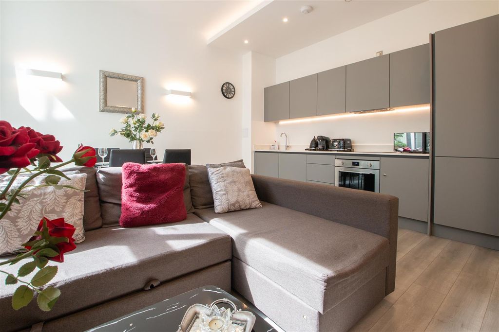 Property photo 1 of 17 22Foxh_2.Jpg