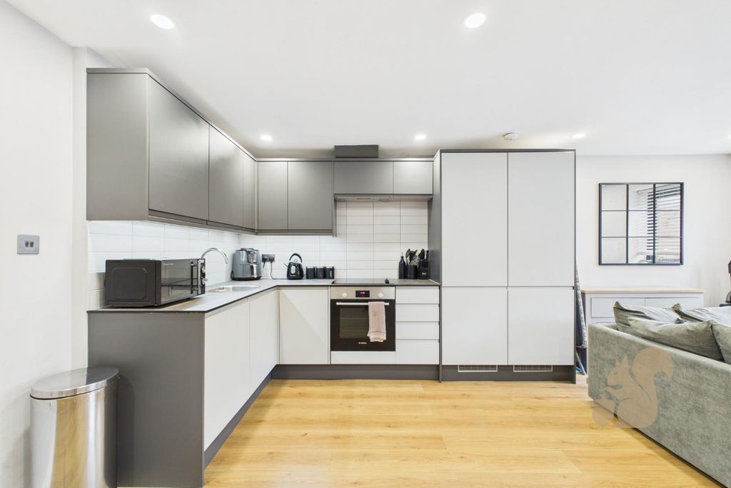 Property photo 3 of 14 Cam01659G0-Pr0691-Still011.Jpg