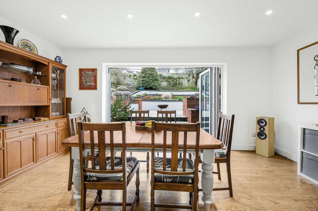 Property photo 3 of 24