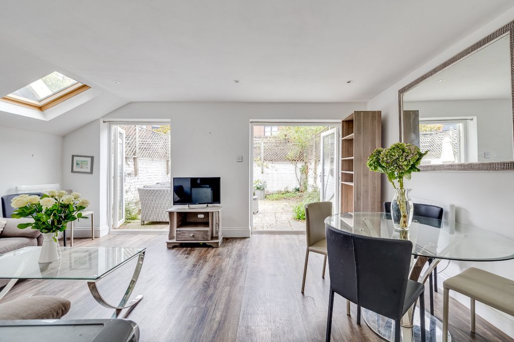 Property photo 1 of 8