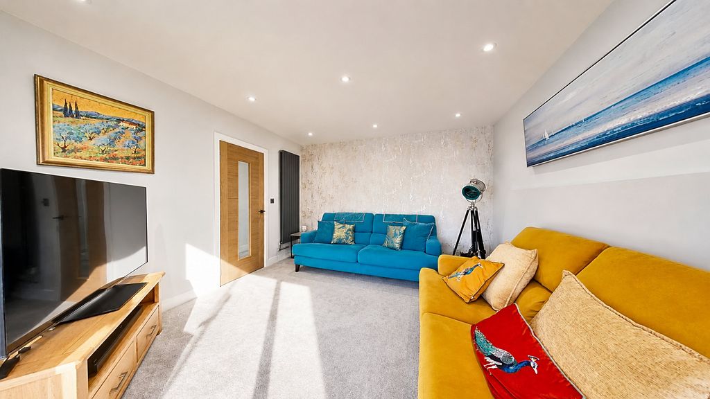 Property photo 3 of 18