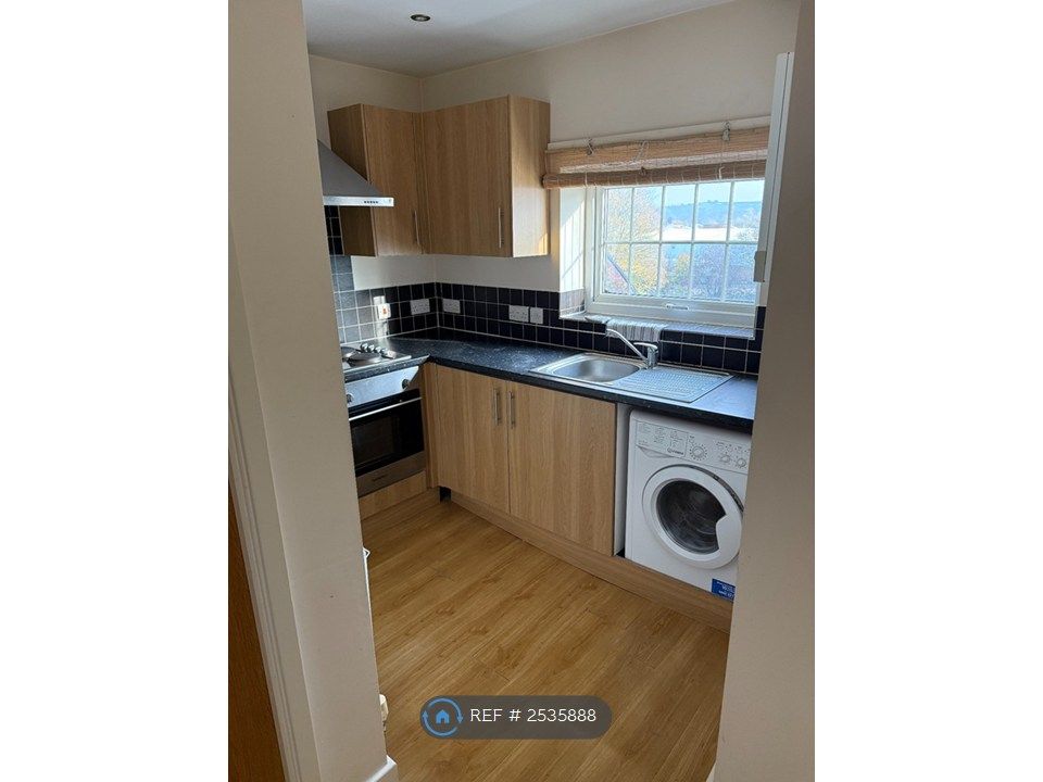 Property photo 2 of 7 Kitchen