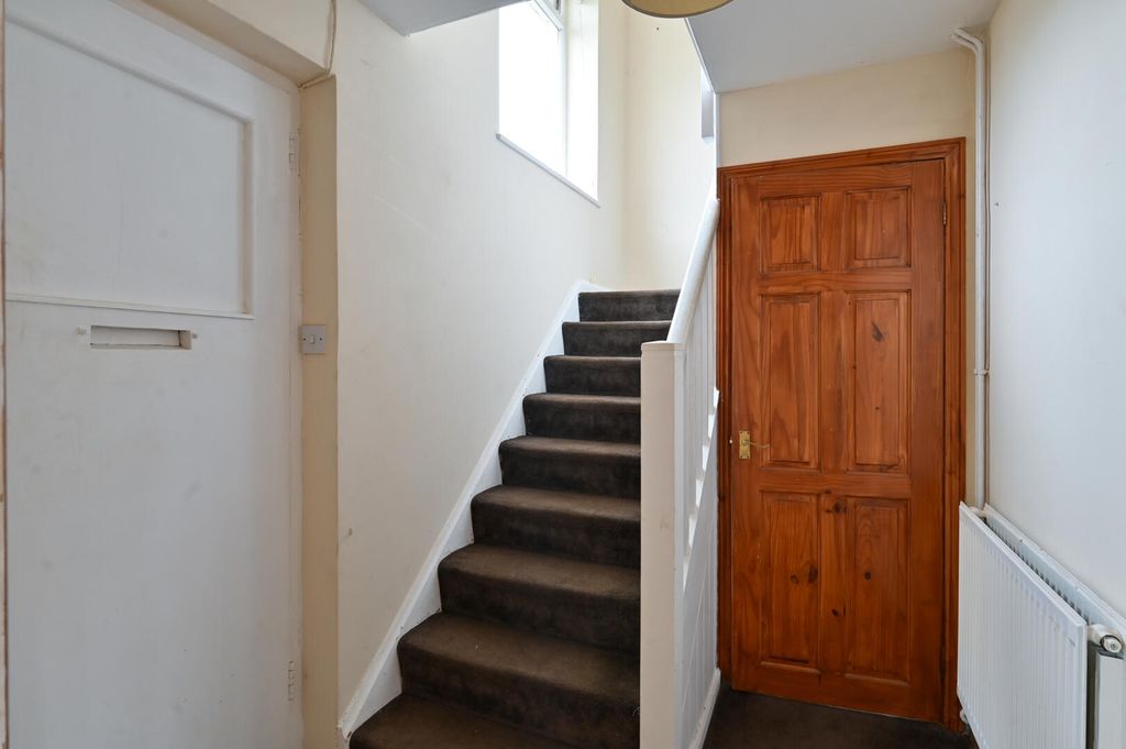 Property photo 2 of 14 Hallway