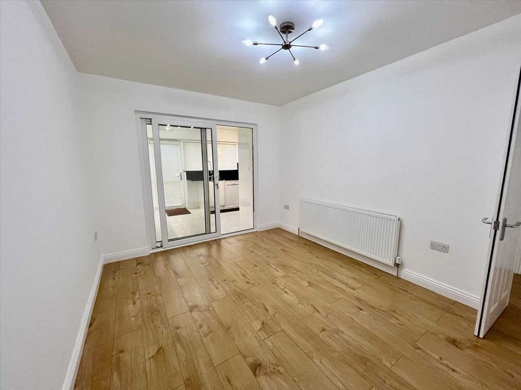 Property photo 3 of 18 Dining Room