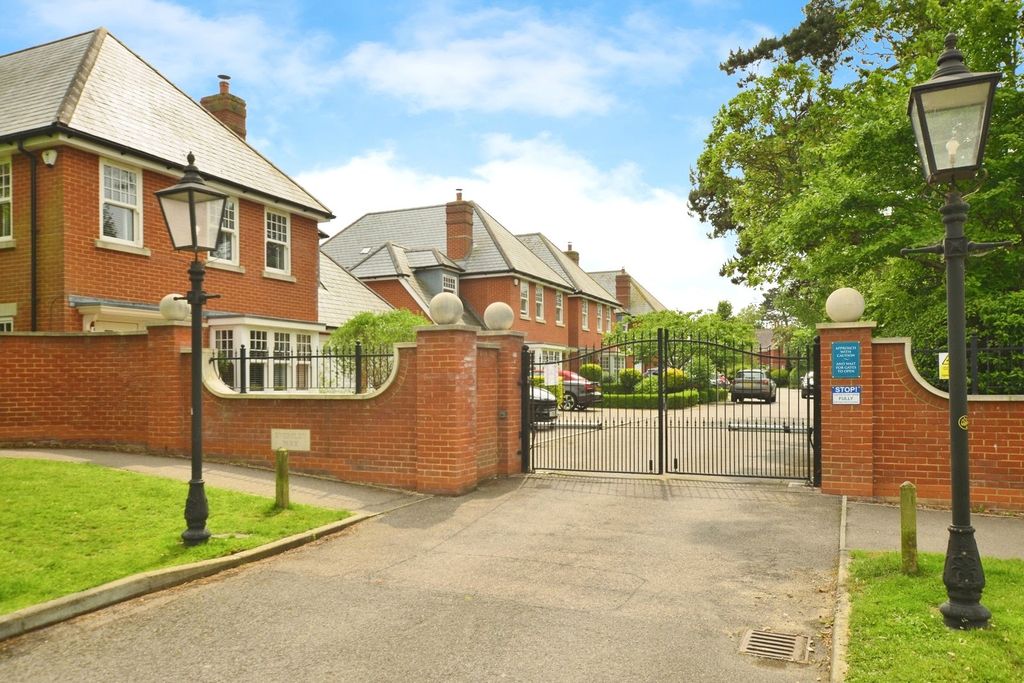 Property photo 2 of 17 Gated Entrance