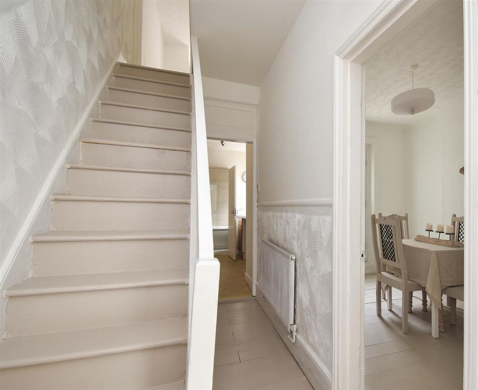 Property photo 2 of 15 Entrance Hall