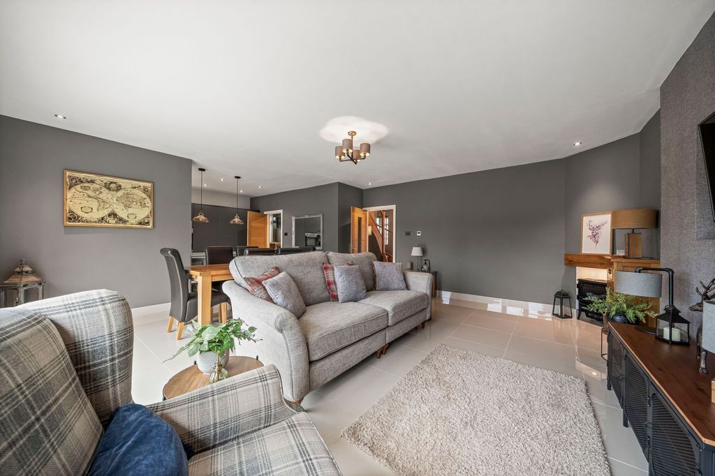 Property photo 3 of 32