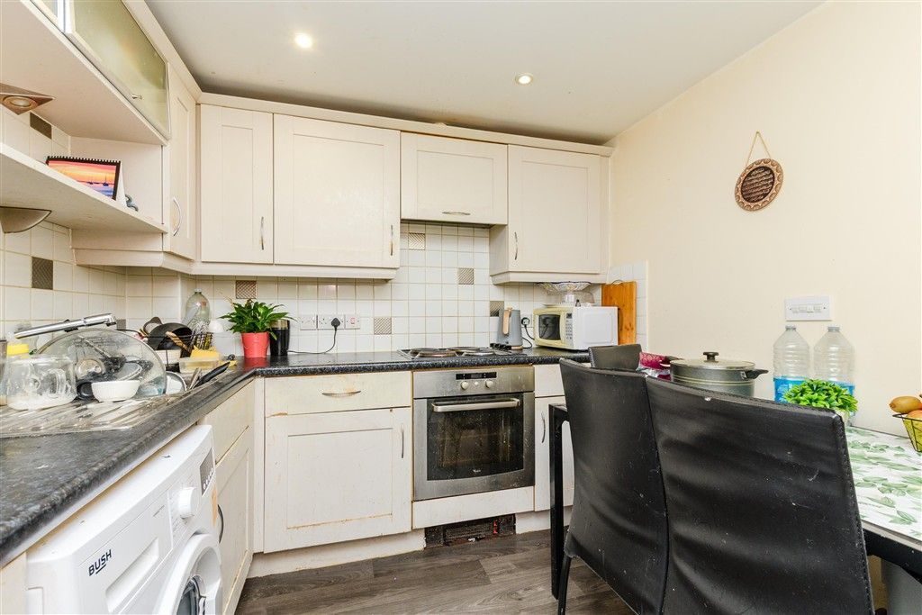 Property photo 1 of 8 Kitchen