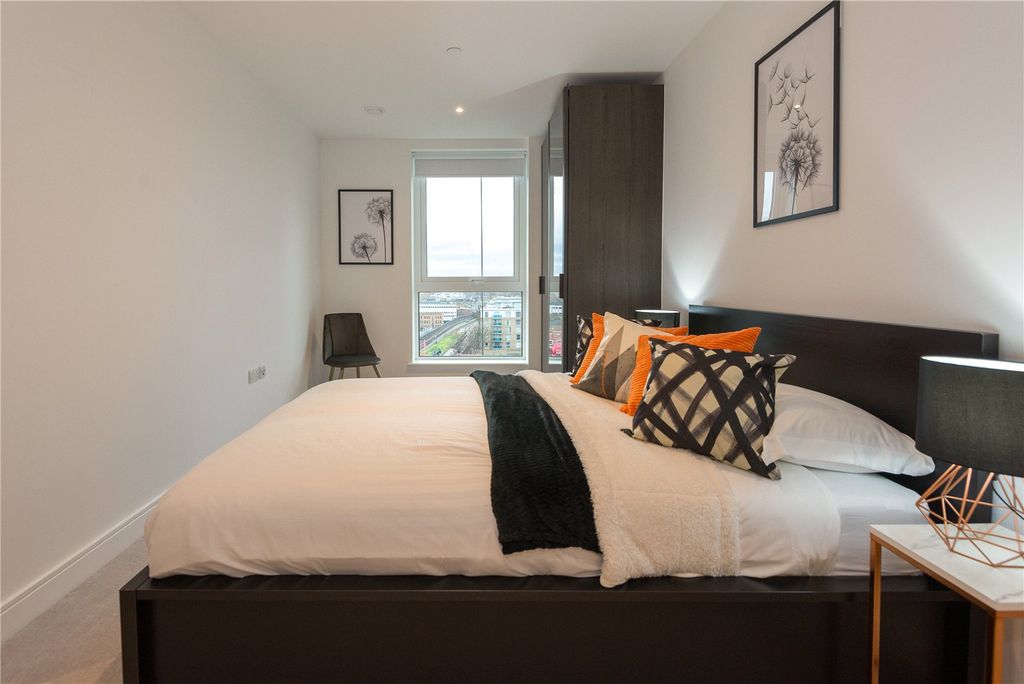 Property photo 3 of 17 Picture No. 02