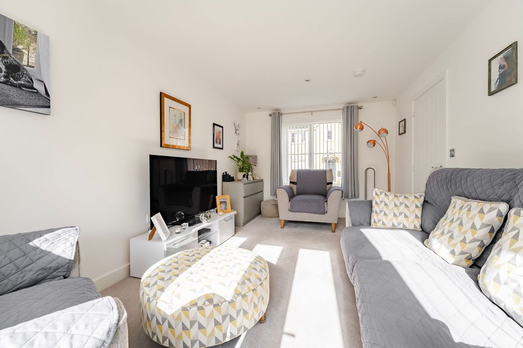 Property photo 3 of 21