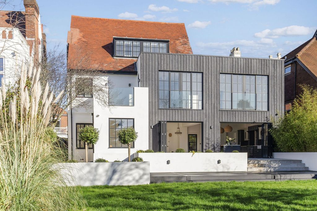 Property photo 1 of 43