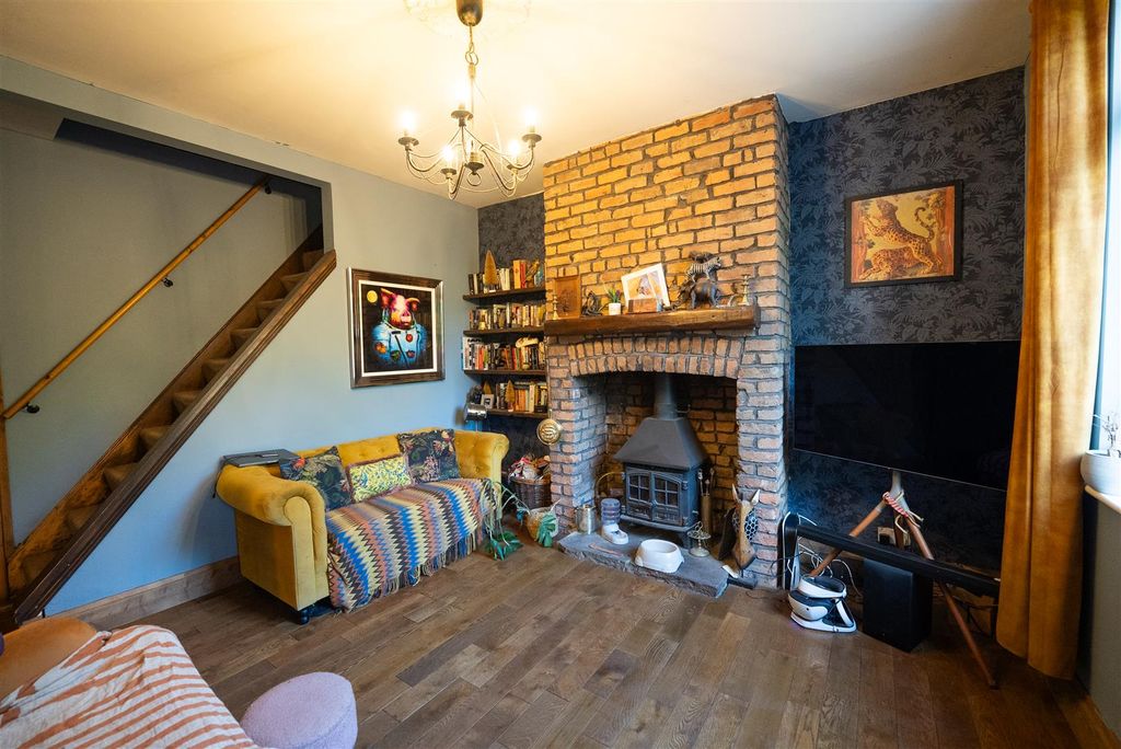 Property photo 2 of 17 Lounge